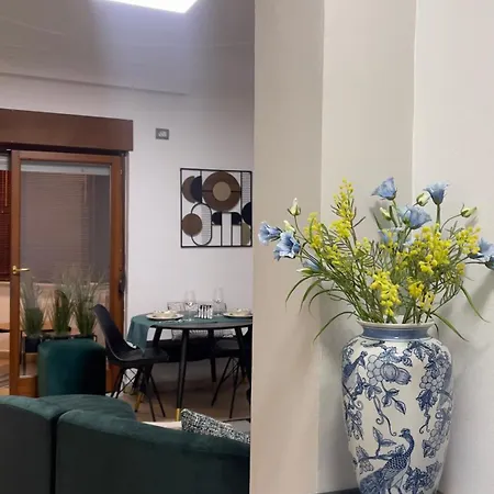 Lita House - 2 Bedroom דירה טיראנה
